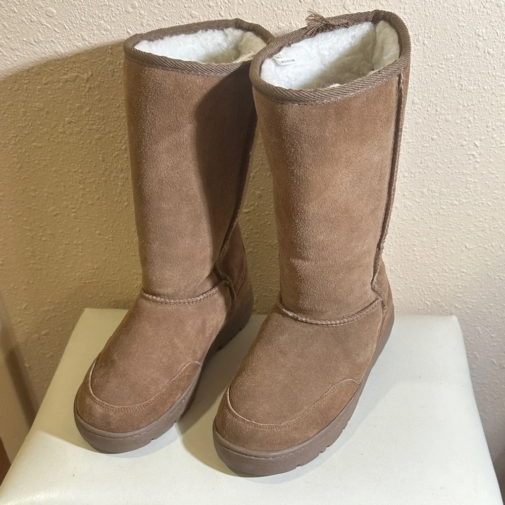 W.O.W. Fur/Suede boots Size 8